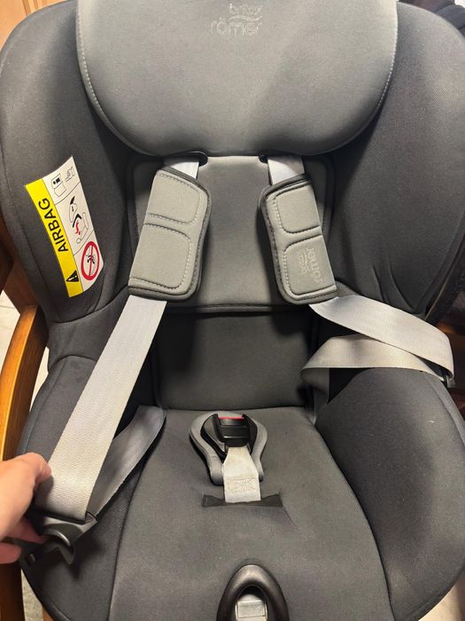 CADEIRA AUTO BRITAX RÖMER DUALFIX 2 R
Esta cadeirinha é para crianças