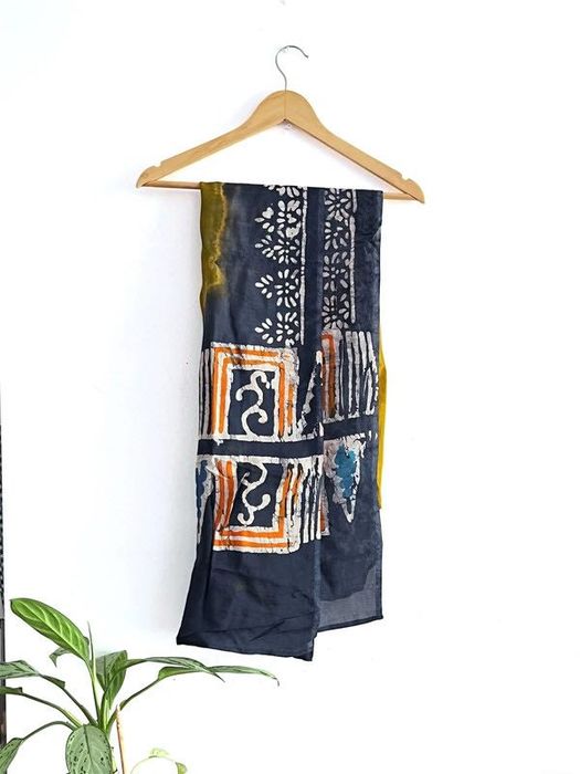 Lenço/Écharpe em Tons de Azul e Amarelo Dourado