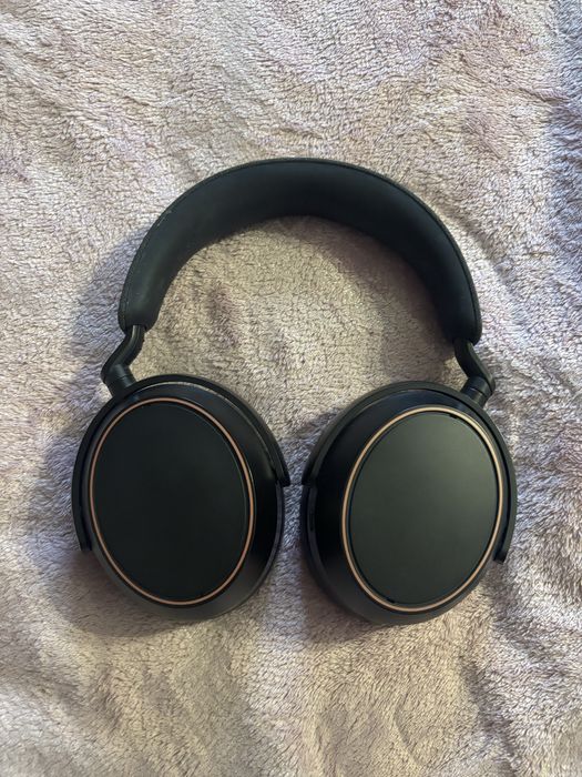 Słuchwki bezpdzewodowe nauszne Sennheiser Momentum 4 Wireless