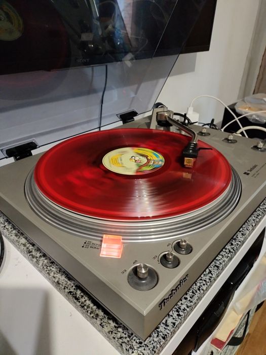 Програвач вінілових платівок TECHNICS SL 1300