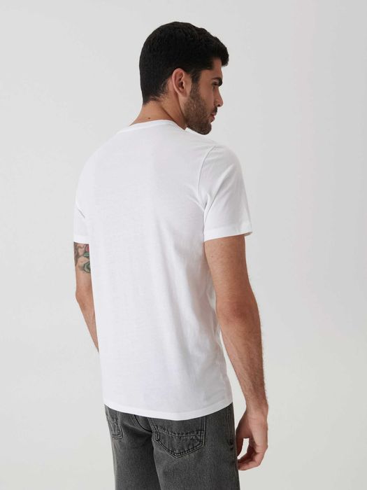 biały t-shirt męski z napisem Sinsay