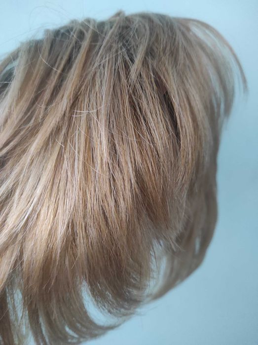 Peruka syntetyczna blond REVLON Wigs