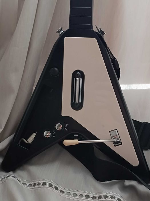 Guitarra Guitar Hero Flying V para Nintendo Wii