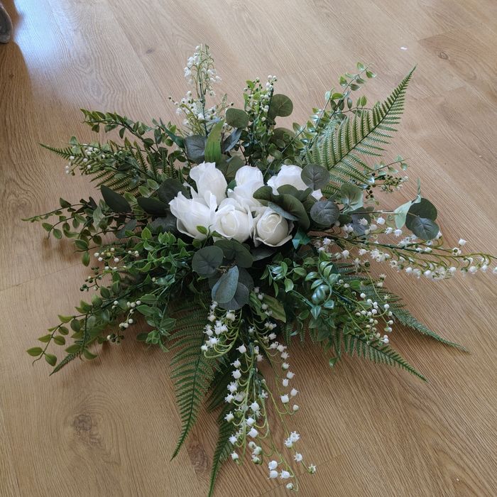 Dekoracje na samochód ślubny