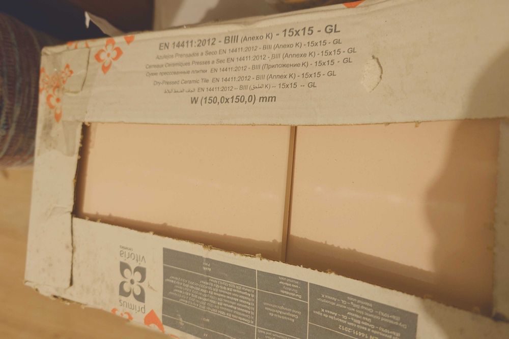 Caixa de azulejos de parede em cerâmica (novos)