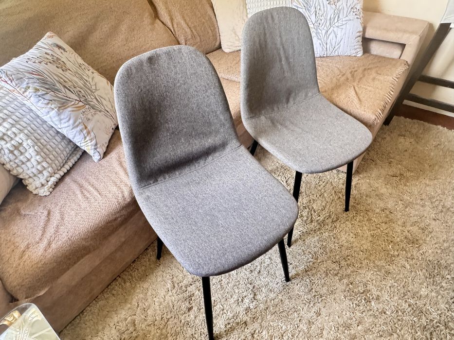 Conjunto de Mesa de Jantar + 2 Cadeiras cinzentas + Capas Extras na cor bege – Excelente Estado