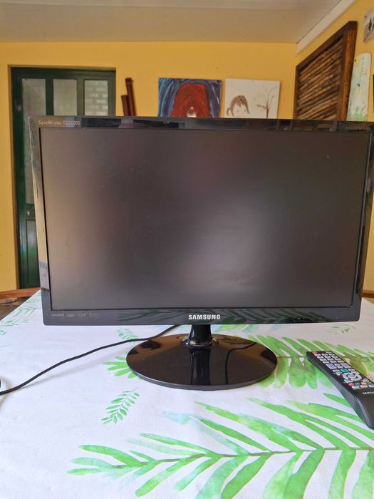 Televisão Samsung c/ comando como nova