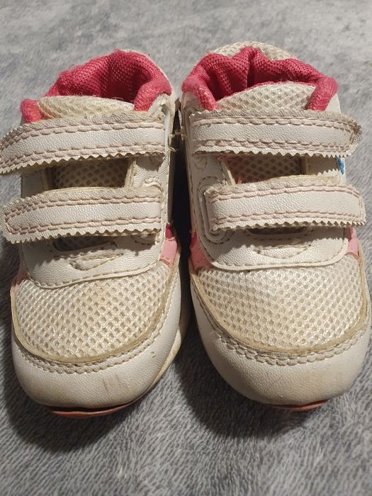 Adidasy sportowe białe w kwiatuszki Cherokee r. 20 (wg metki r.23)