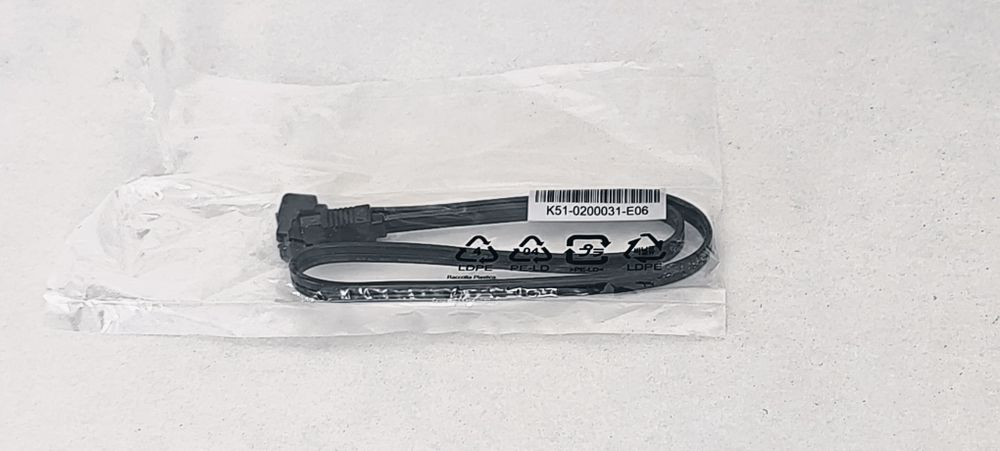 Kabel SATA 3 MSI K51-0200031-E06 do dysku SSD HDD kątowy 32cm