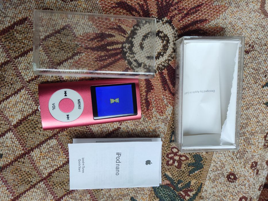 iPod красного цвета под ремонт или на запчасти