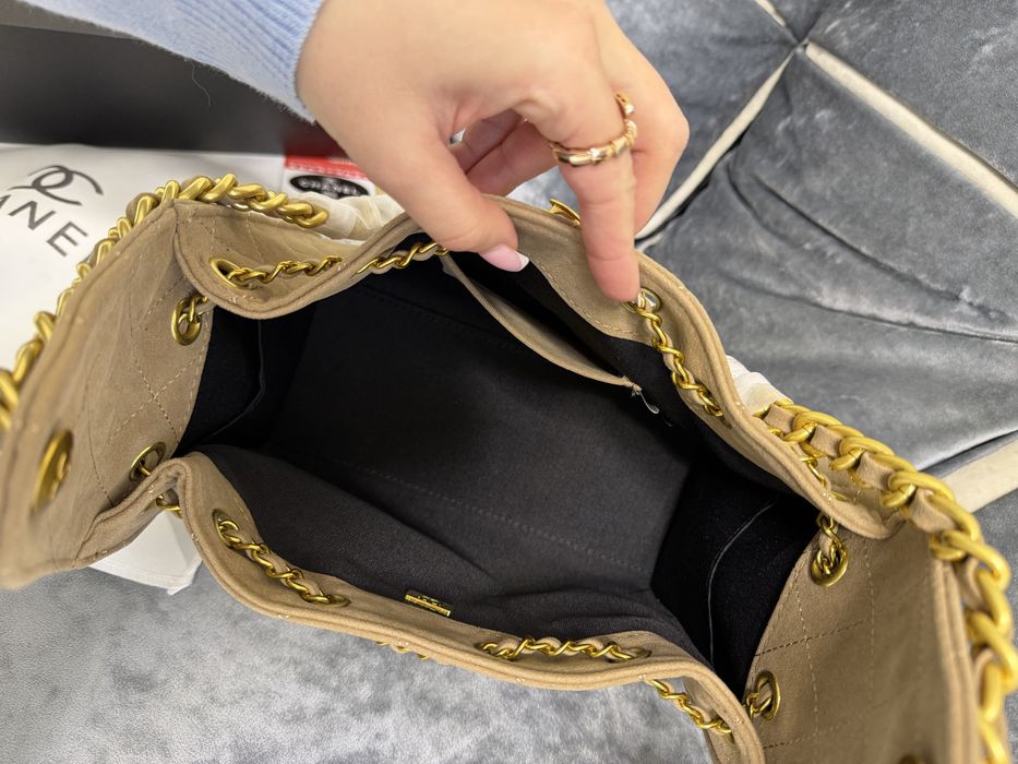 Бежевая замшевая сумка Chanel Mini Handbag in Grained Calfskin