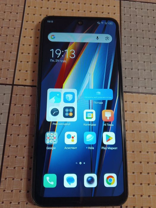 Смартфон Tecno Pova 4 LG7n 8/128 NFC Uranolith Grey