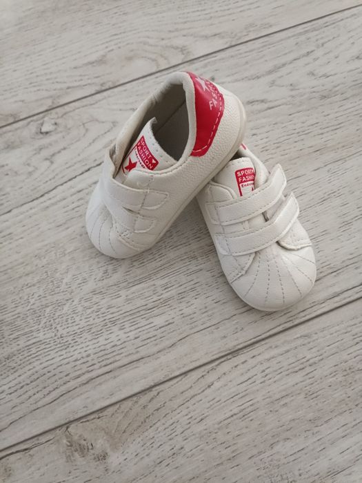 Дуже легенькі дитячі взуття 19 розмір