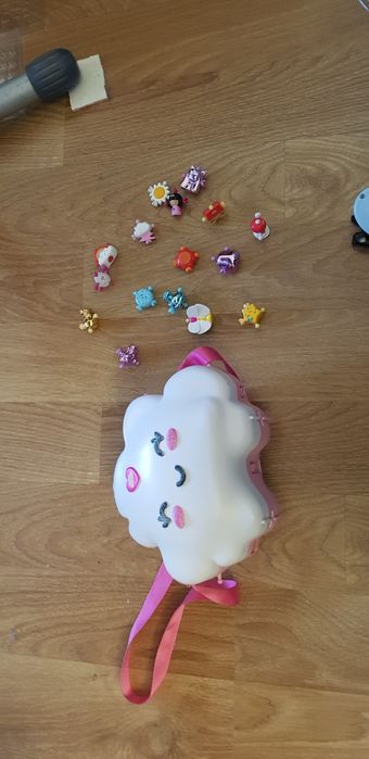 Vendo wizies mala nuvem com 16 figuras, como nova