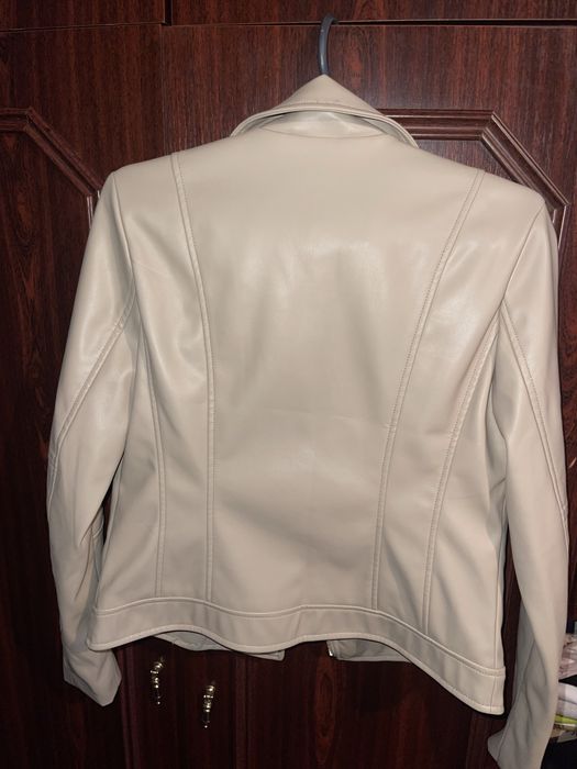 Трендова куртка Mohito розмір S