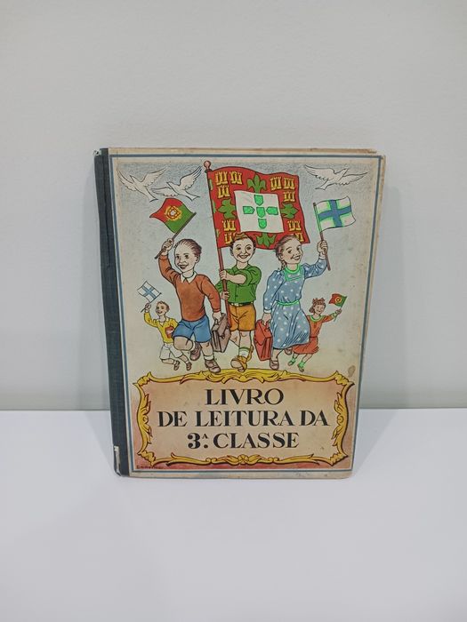 Vendo livro 3° ano antigo