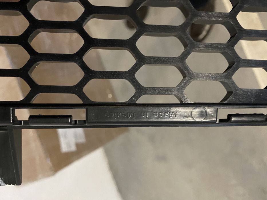 Решетка в бампер Jeep Compass 2 от 2017 года оригинал