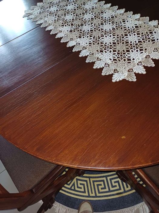 Sprzedam stół z krzesłami