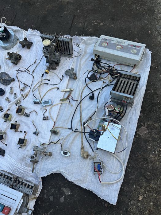 Запчастини до  різних газових колонок та котлів деталі розбірка
