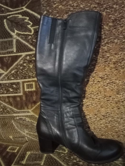 Продам осінні чоботи