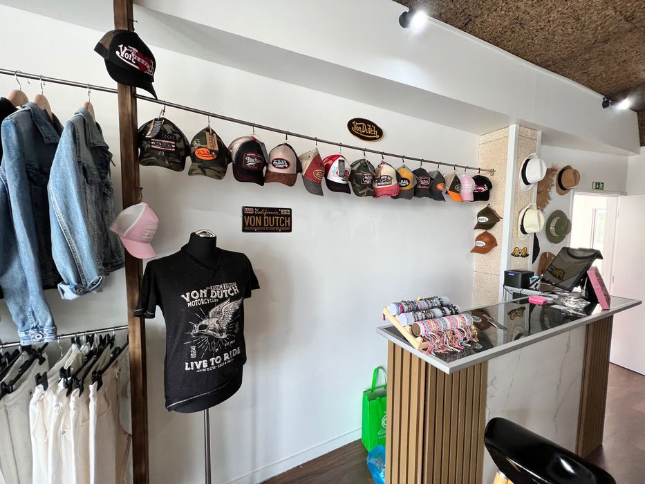 Bonés, caps Von Dutch marca oficial , t-shirts ect...