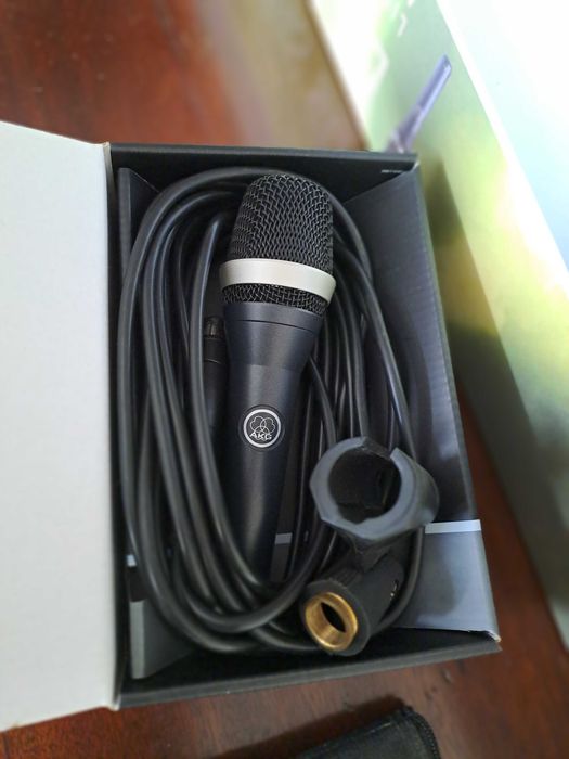Tripê e microfone AKG431153201221488645