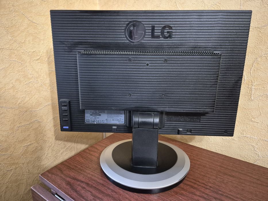 Монітор LG Flatron L194WT-SF