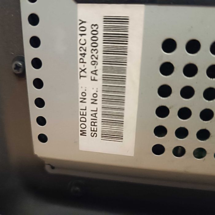 Telewizor Panasonic 42 cale z uchwytem do ściany i dekoderem