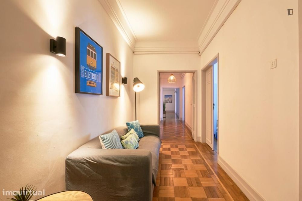Quarto - localizado em Marquês de Pombal Lisbon