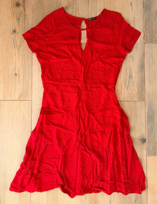 Czerwona sukienka Cropp rozm. L