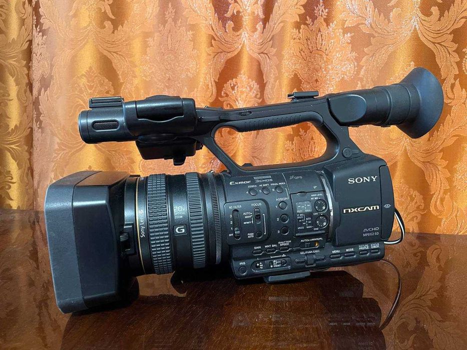 Професійна відеокамера Sony HXR-NX5R NXCAM