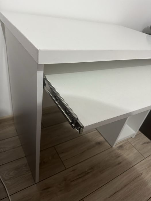 Компʼютерний стіл