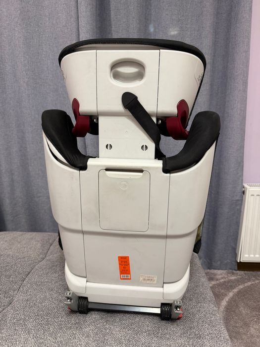 Дитяче автокрісло Britax Römer KIDFIX II XP SICT. Група 15–36 кг