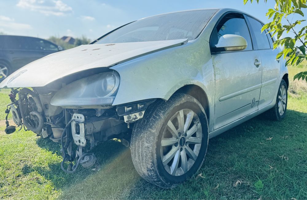 Продам Volkswagen Golf 5 2004 рік, 1.6 Бензин після ДТП!