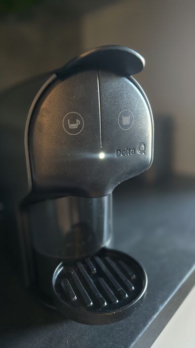 Máquina Delta Q Quick + 4 Copos Expresso