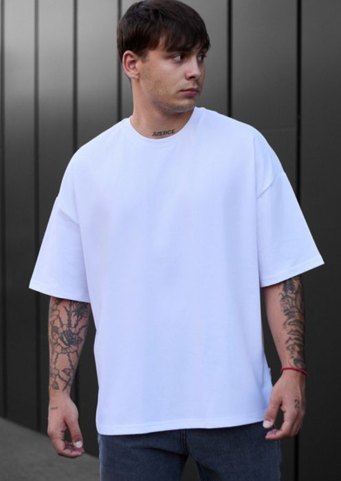 Біла футболка oversize від staff