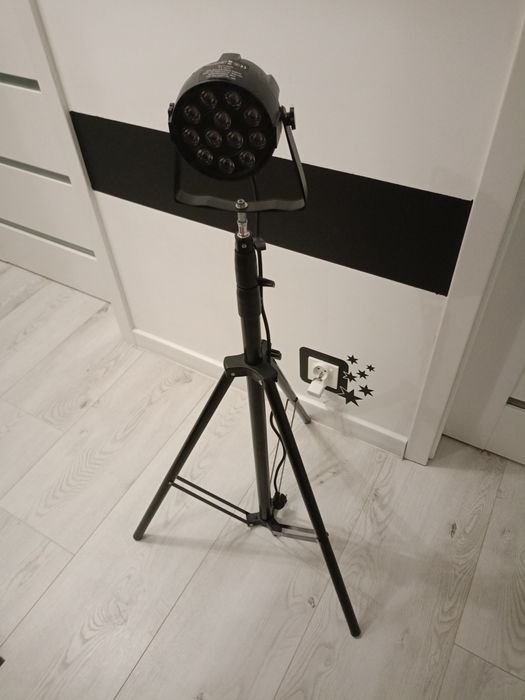 Reflektory LED+piloty i statywy oświetleniowe