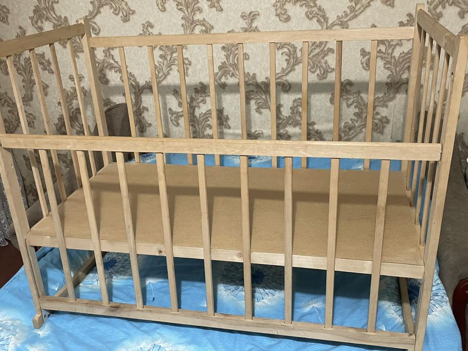 Кроватка дитяча (ліжечко)