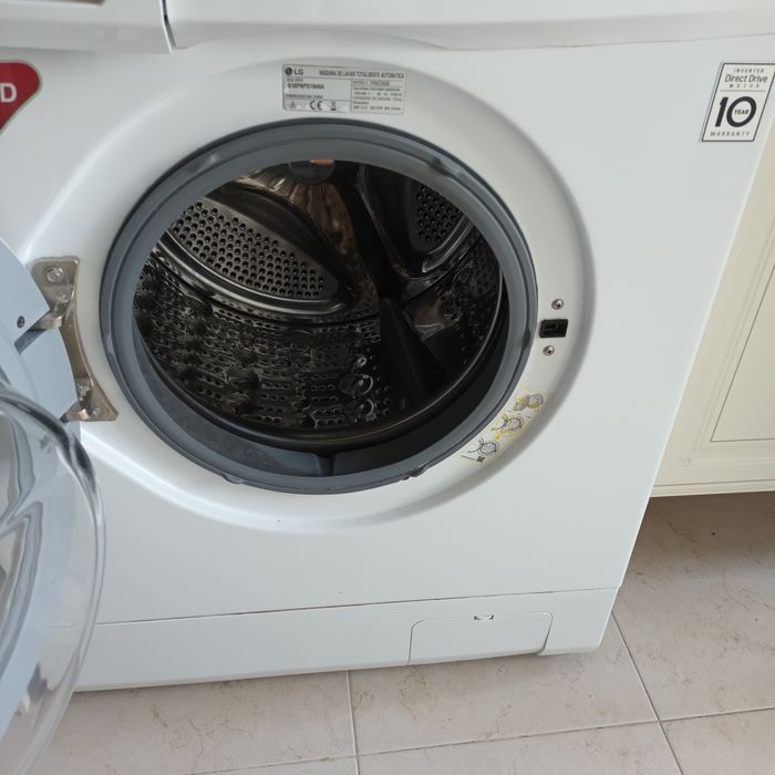 Máquina de lavar roupa LG    * para peças *