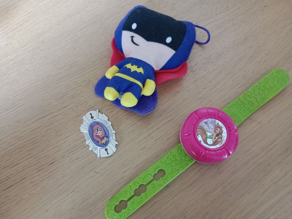 Batgirl Maskotka i Wisiorek + Zegarek WinX - McDonald's
