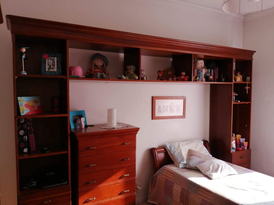 Estante em Cerejeira para Quarto / Sala / Escritório