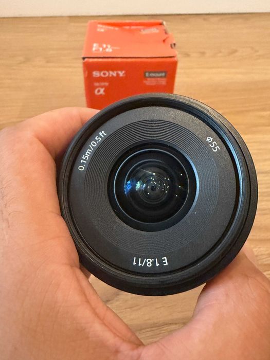 Sony E 11mm f/1.8 - Como Nova