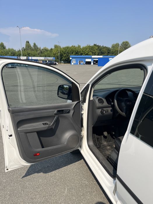 Продам Volkswagen Caddy 1.6TDI 2011