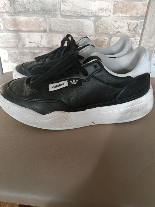 Piekne sneakersy Adidas skóra naturalna 35 super stan