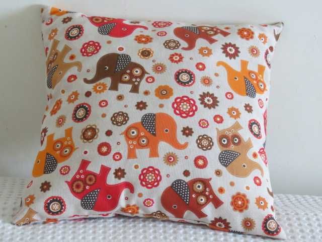 яскрава наволочка 44х44 см зі слониками  з  Іспанської тканини лонета