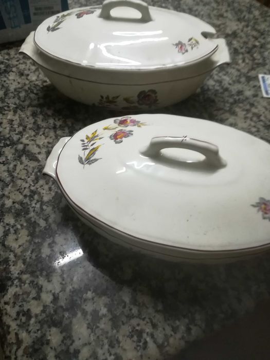 2 terrinas de sacavem de tamanhos diferentes