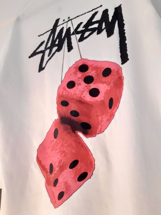 T-shirt Stüssy z kostkami na plecach