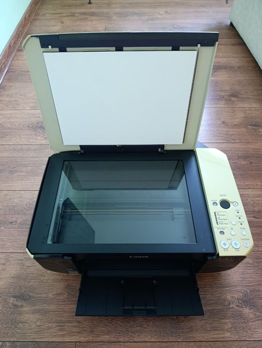 Принтер-сканер-копір струменевий Canon MP 210.