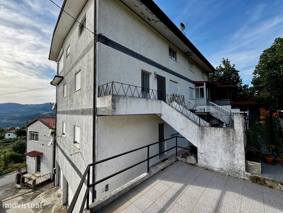T4 Duplex Apartment with Private Garden, Terrace, and Garage for 2 Cars