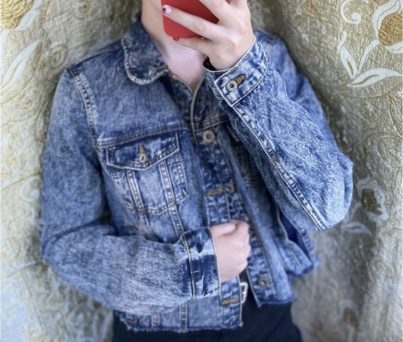 Джинсова жіноча куртка